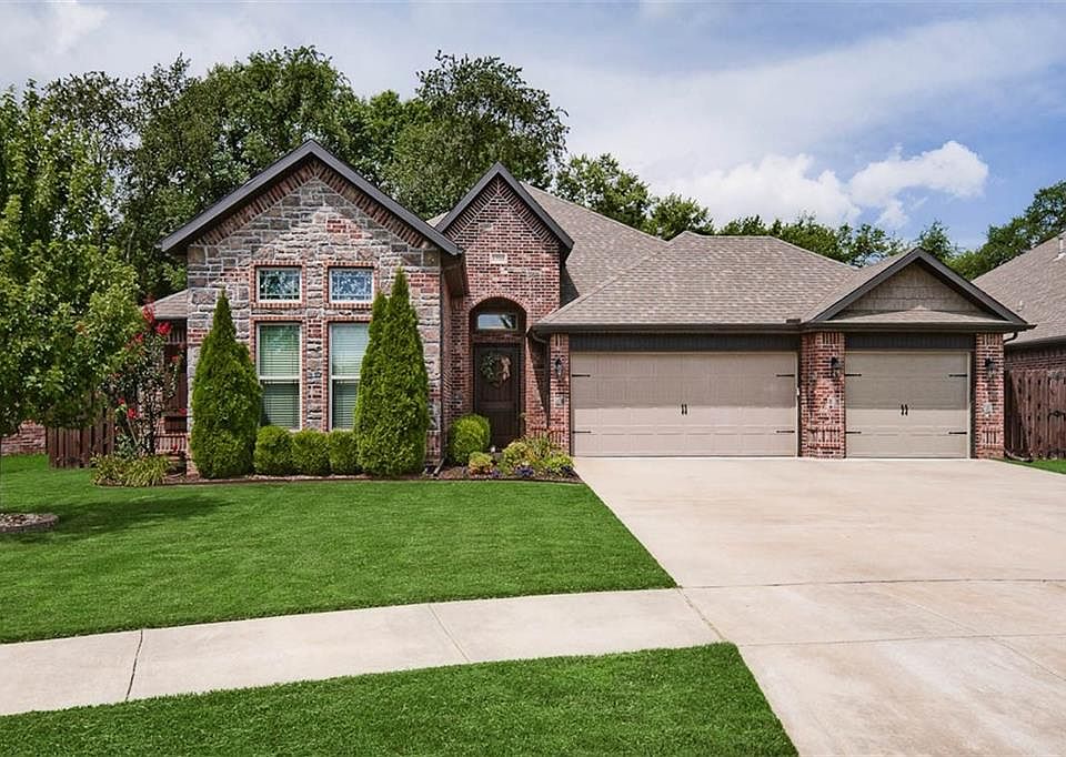 1st image of 1703 NE Steinbeck Dr