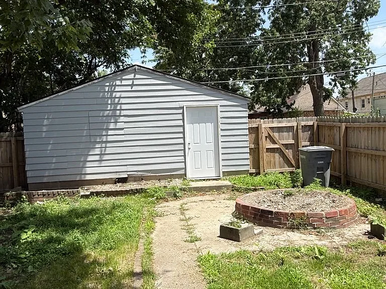 523 N Alton Ave — Photo 16
