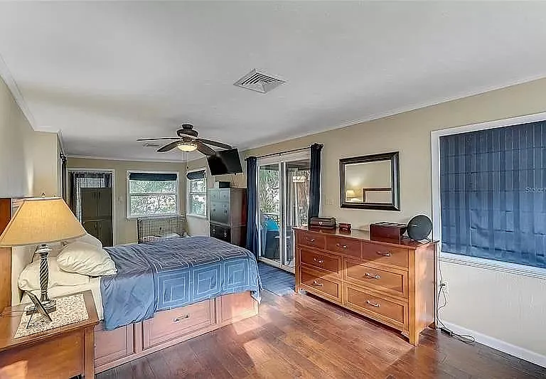 410 S Lime Ave — Photo 6