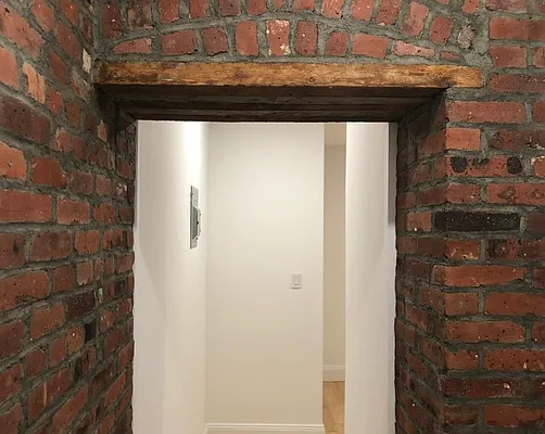 Rented by LJ Sloane Management | media 35