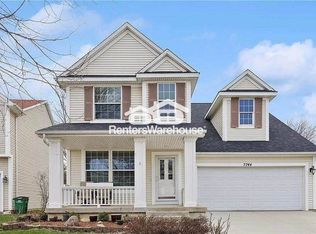 7744 Cottonwood Ln, West Des Moines, IA 50266