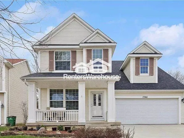 7744 Cottonwood Ln, West Des Moines, IA 50266