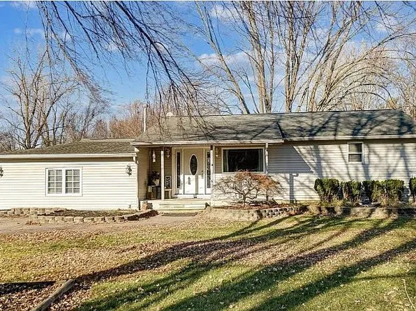 45106 Harris Rd, Belleville, MI 48111