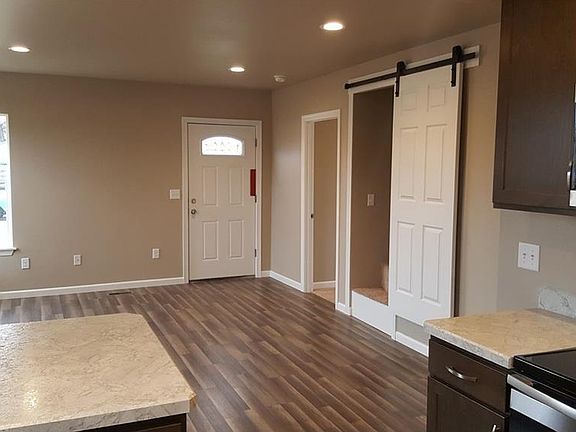 3rd image of 807 Terry Ave