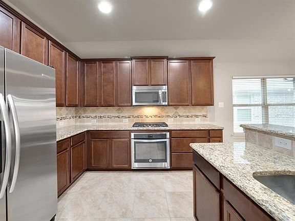 5th image of 808 Kinghaven Dr