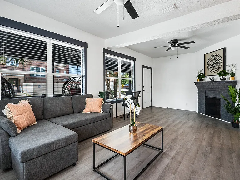 209 W Gladys St #2 — Photo 6