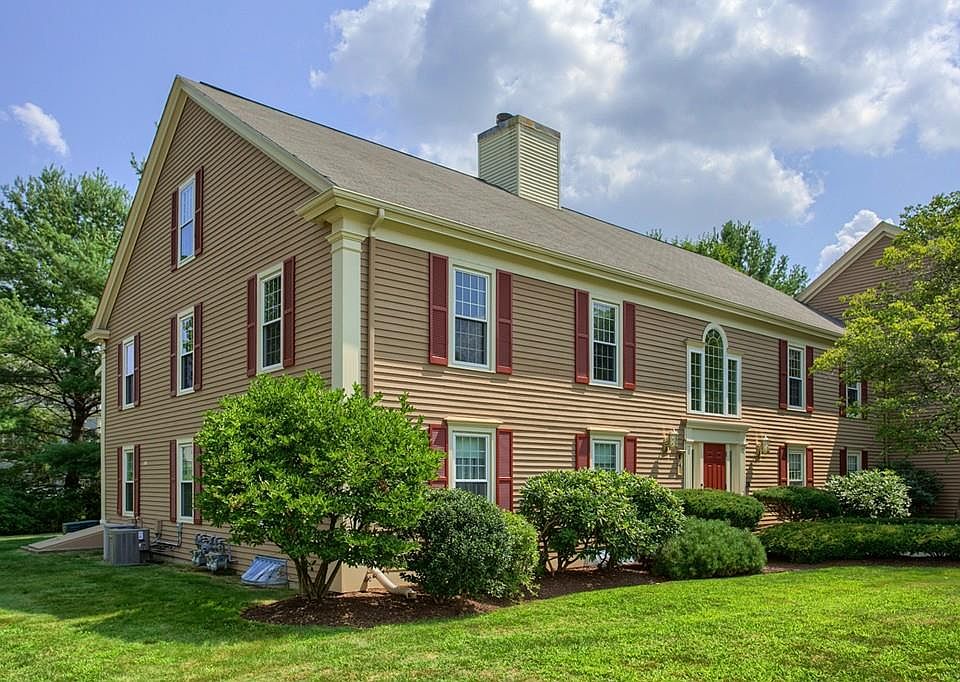 1st image of 6 Essex Green Ln #B