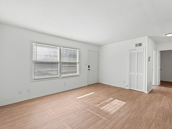 4th image of 3904-06 Booth St #3906R