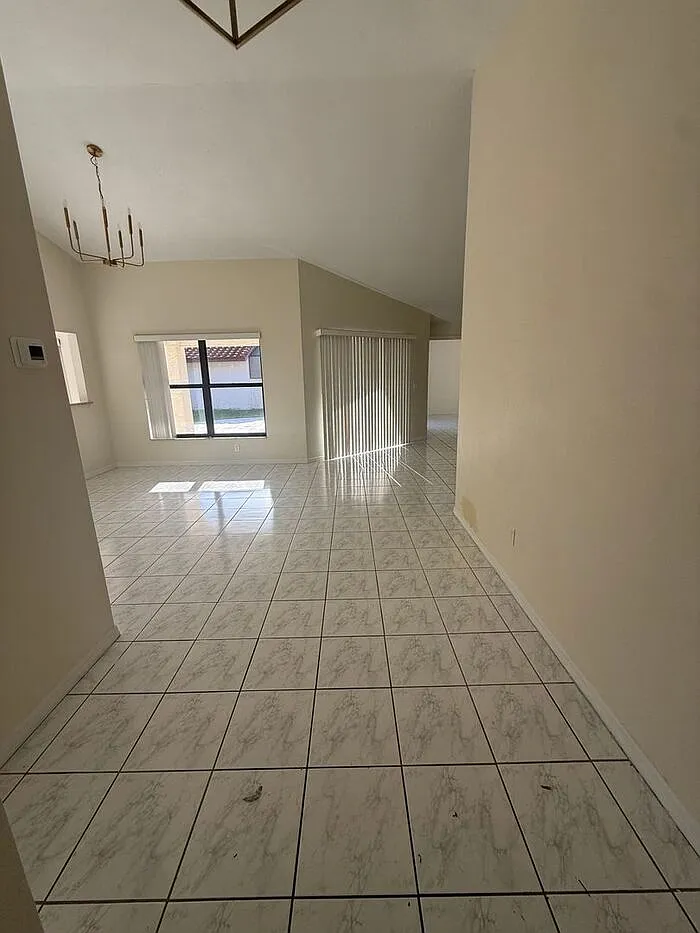 3 bed, 2.0 bath, 1619 sqft, $2,790 — Photo 4