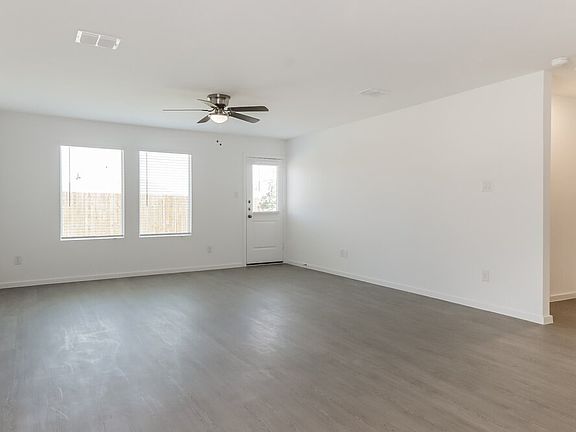 5th image of 102 Wild Rose Dr