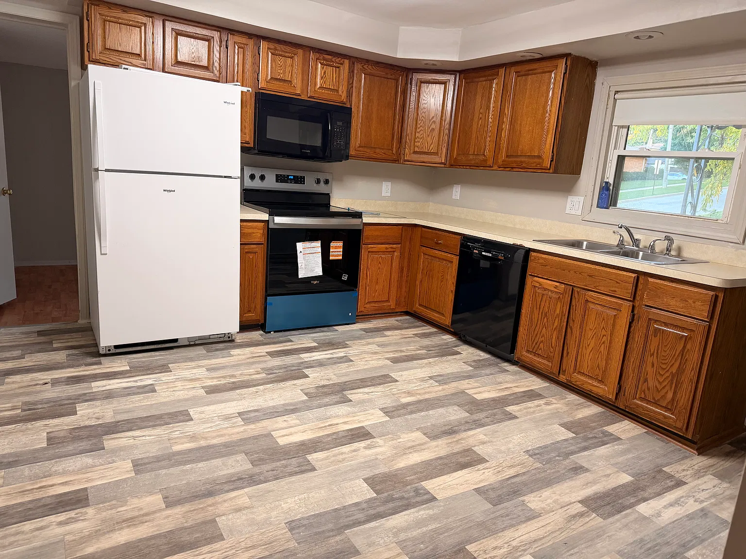 3 bed, 1400 sqft, $2,500 — Photo 4