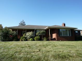 1042 W Lake Ave, Rahway, NJ 07065