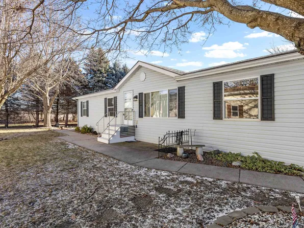 404 E Wood Ln, Belvidere, IL 61008