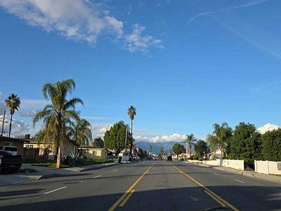 Exterior Neighborhood (street photo)