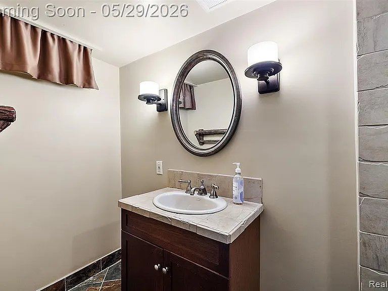 2546 Dorchester Rd — Photo 35
