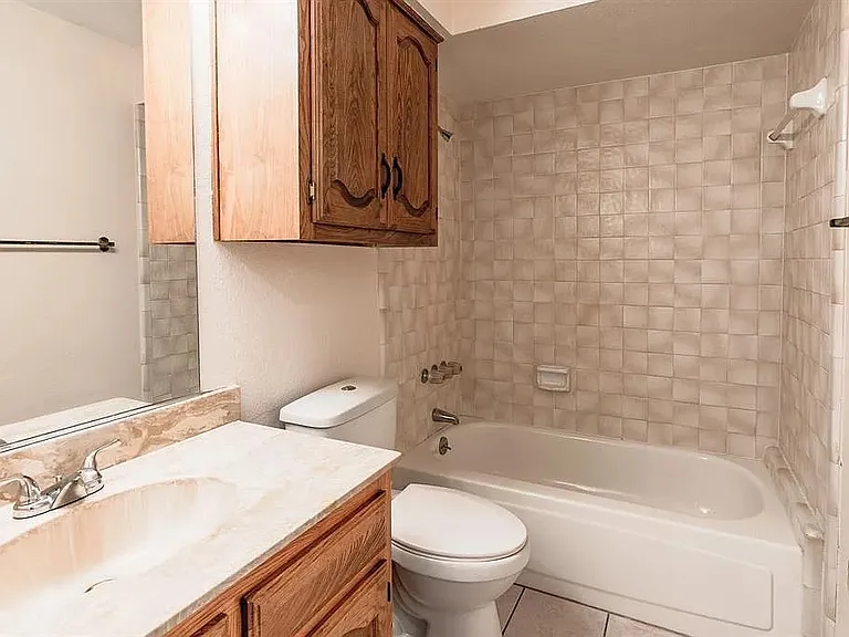 610 Arbor Creek Dr — Photo 2