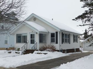 621 2nd St W, Cresco, IA 52136