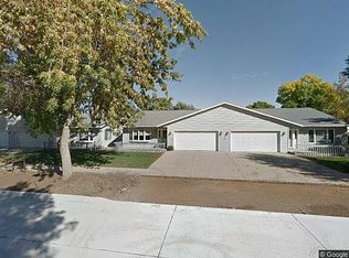 1215 6th Ave N, Windom, MN 56101