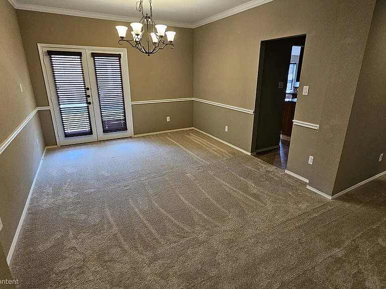 1202 Chestnut Hill Dr — Photo 5