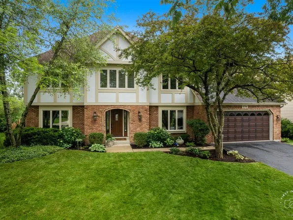 574 Braemar Ave, Naperville, IL 60563