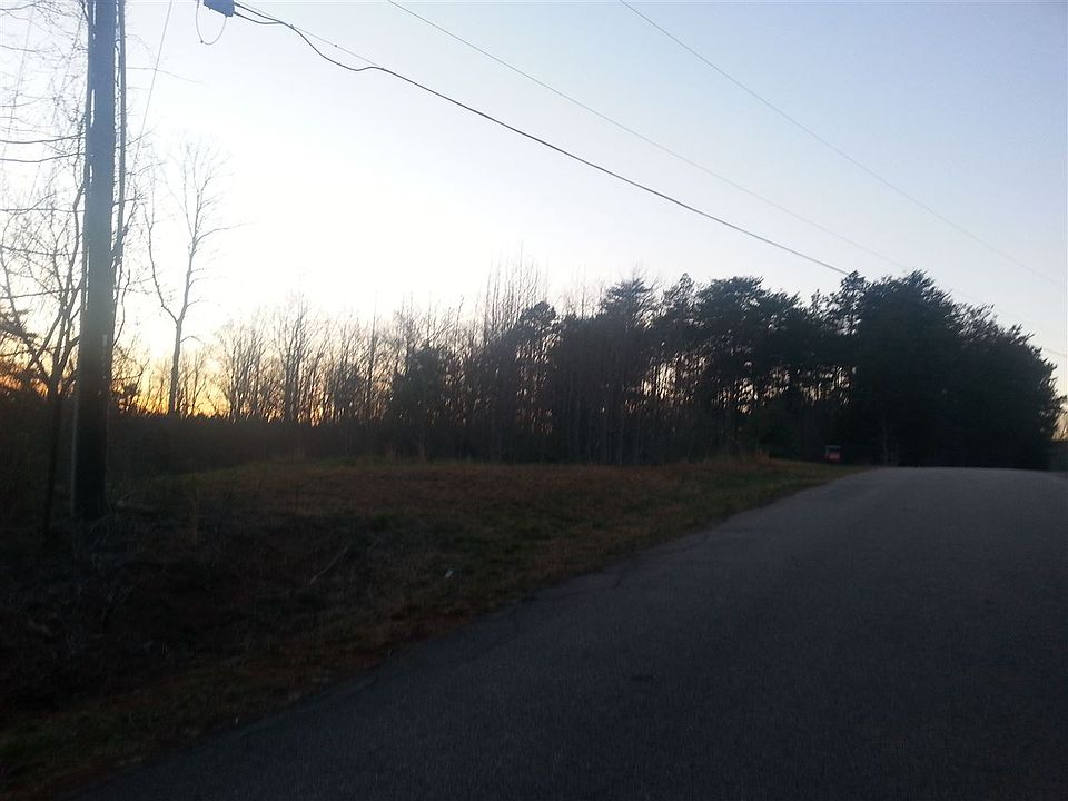 2nd image of 340 Emerald Dr