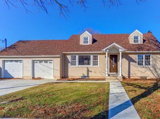 44 Midwood Dr, Plainview, NY 11803