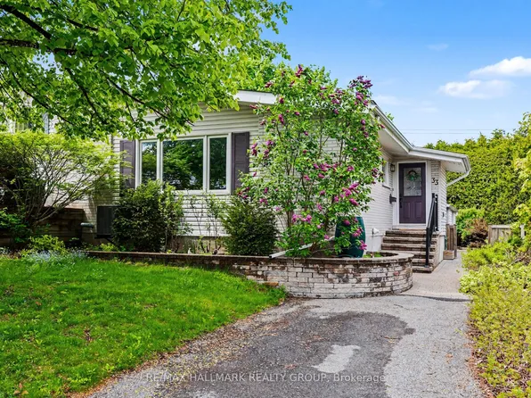 33 Newbury Ave, Ottawa, ON K2E 6K7
