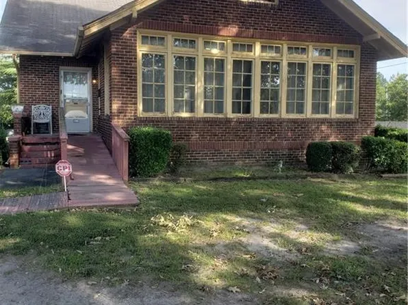 525 Rauhut St, Burlington, NC 27217