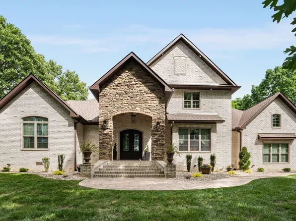 1288B Smiley Troutt Rd, Bethpage, TN 37022