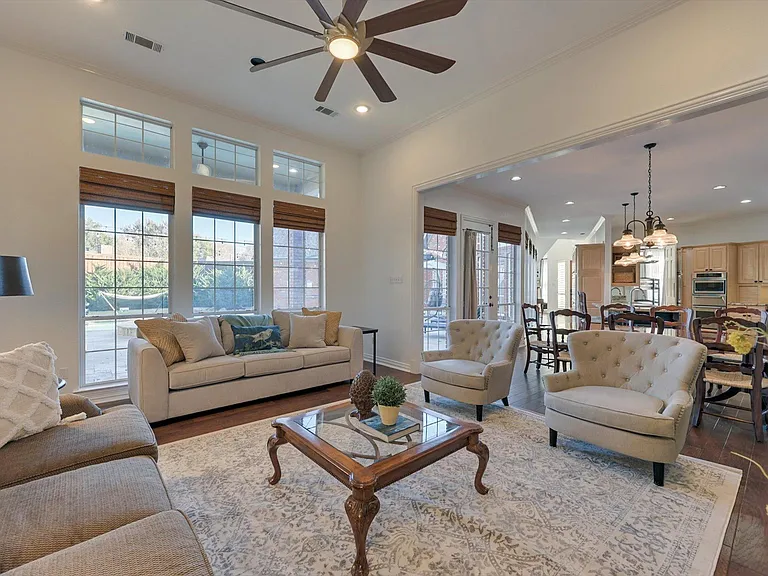 904 Tiffany Ln — Photo 8