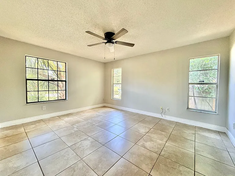 9237 Baton Rouge Dr — Photo 10