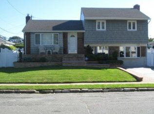 3962 Bernice Rd, Seaford, NY 11783