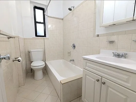 Bathroom, photo 1