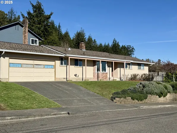 2390 Madrona St, North Bend, OR 97459