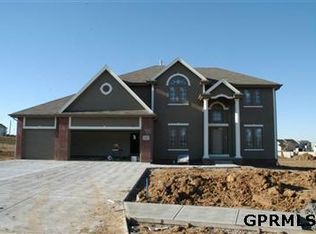1421 Bear Creek Cir, Papillion, NE 68046
