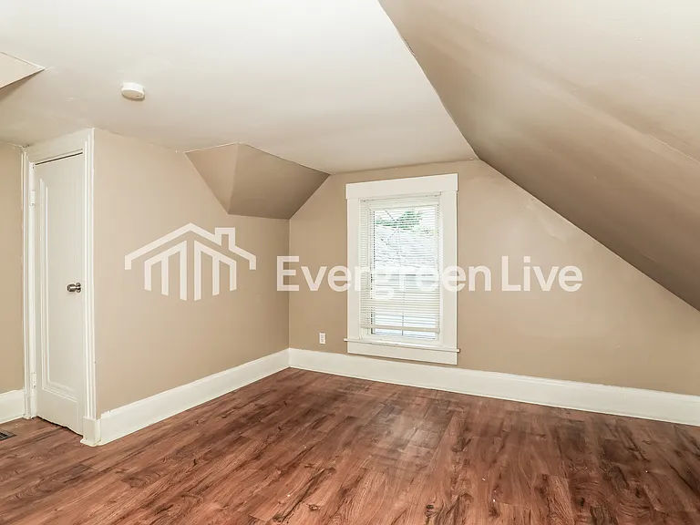 7612 Elizabeth St — Photo 12