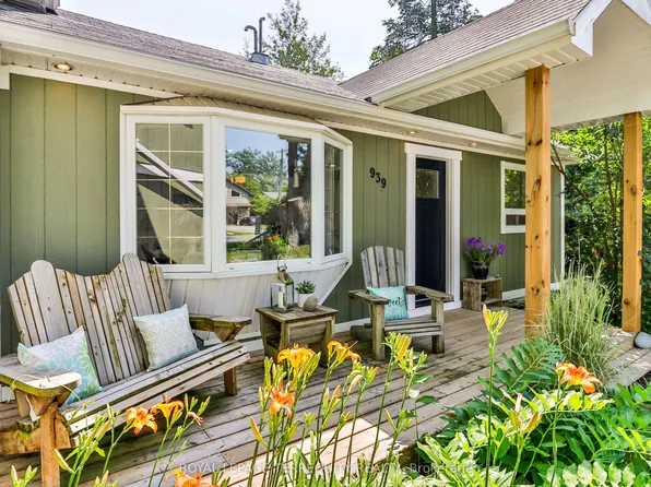 939 Corner Ave, Innisfil, ON L0L 1W0