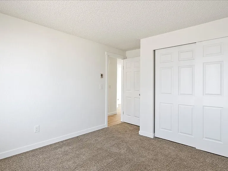 Kamden Court — Photo 10