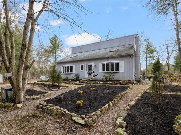 161 Kenyon Hill Trl, Richmond, RI 02898