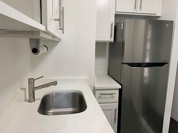 5th image of 315 E 56th St #2H1