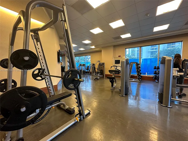fitness center spacious 1050