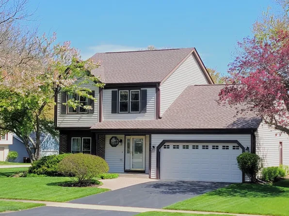 611 Thackeray Ln, Fox River Grove, IL 60021