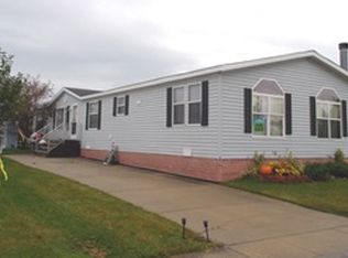 33170 Lilac Ln, Lenox, MI