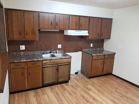 2nd image of 301 E 17th St