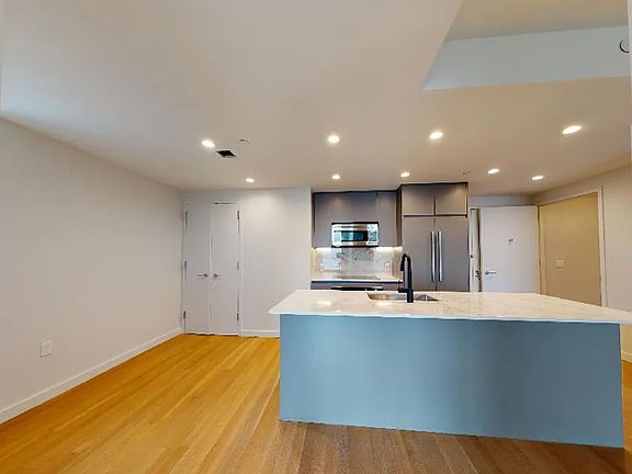 4th image of 515 E 86th St #2105