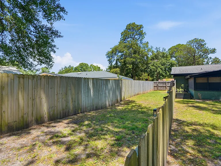703 Pineview Ct — Photo 32