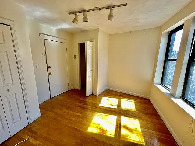 1 bed, 9999 sqft, $2,450 — Photo 4