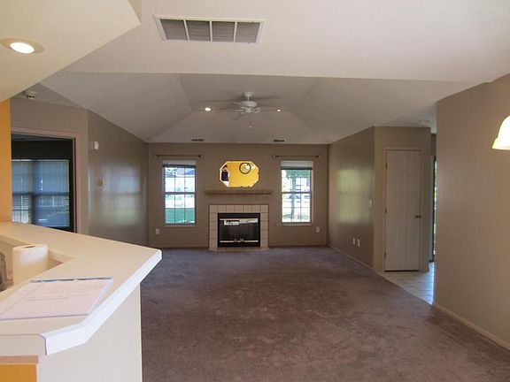 3rd image of 3076 Pine Manor Blvd