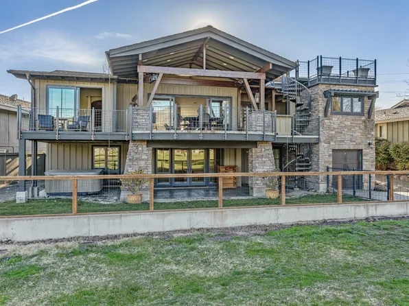 67 Fairway Cir, Medford, OR 97504