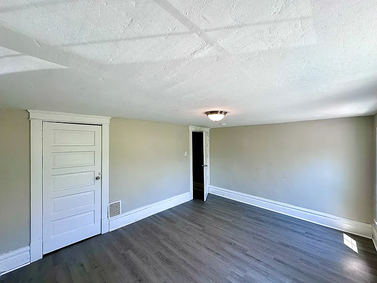 831 Morton St — Photo 6